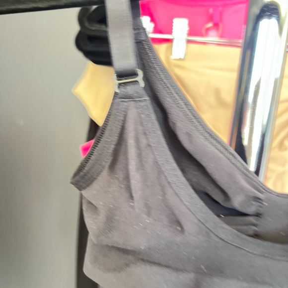 Skims - Picture 7 of 9